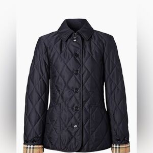 NEVER WORN BRAND NEW AUTHENTIC BURBERRY
Quilted shell jacket!